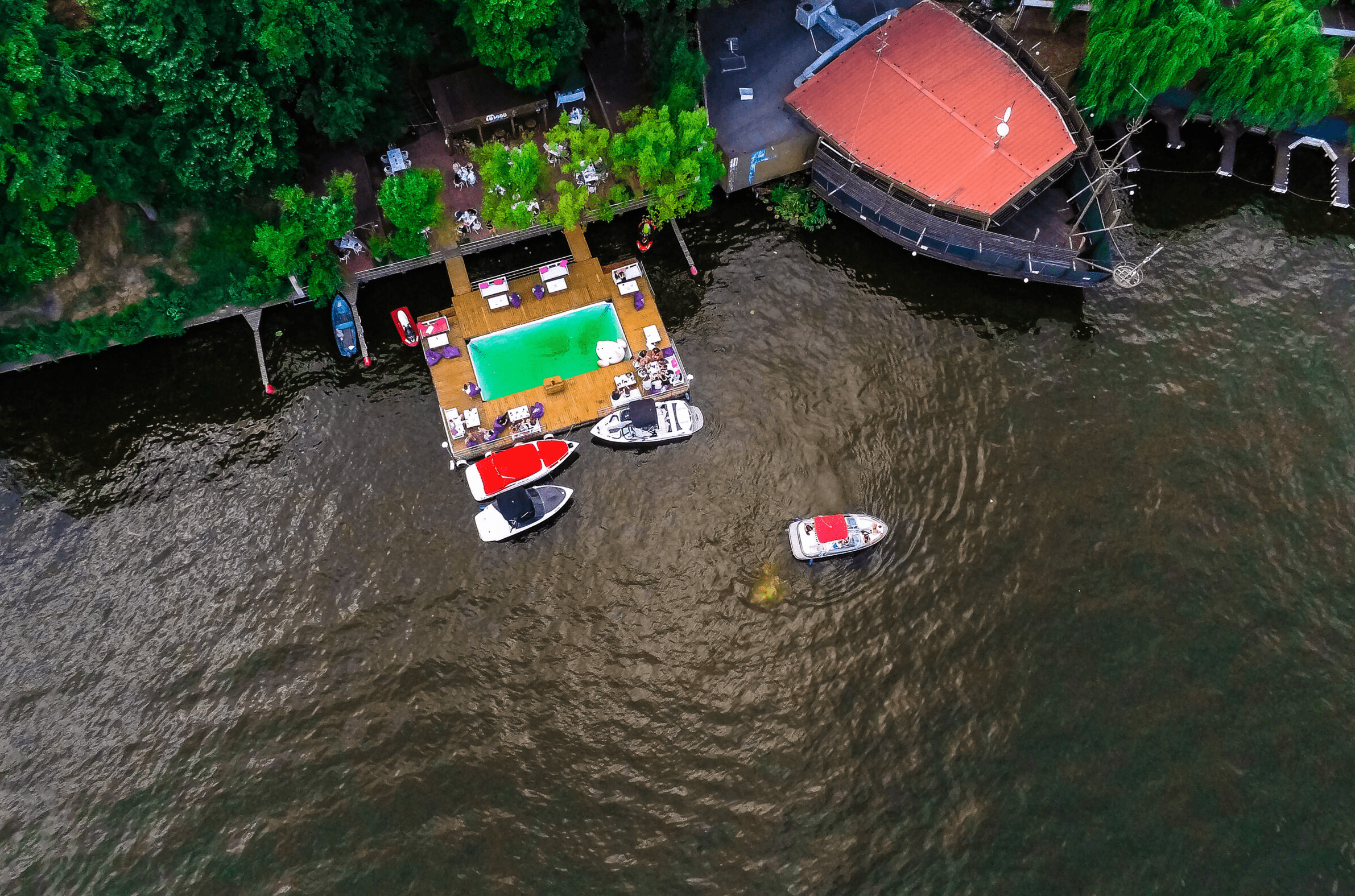 WATER SPORTS ON LAKE SNAGOV